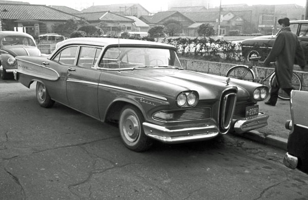 (01-6a)(037-35) 1958 Edsel Pacer 4dr Sedan.jpg